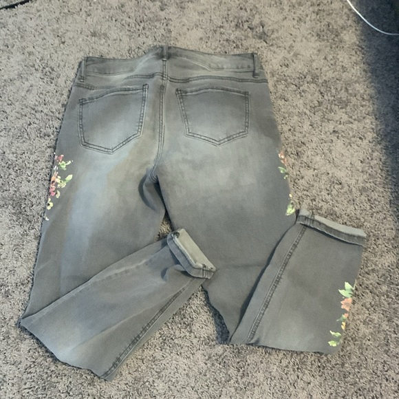 Dex Gray Floral Jeans Size 29 EUC - Picture 5 of 6